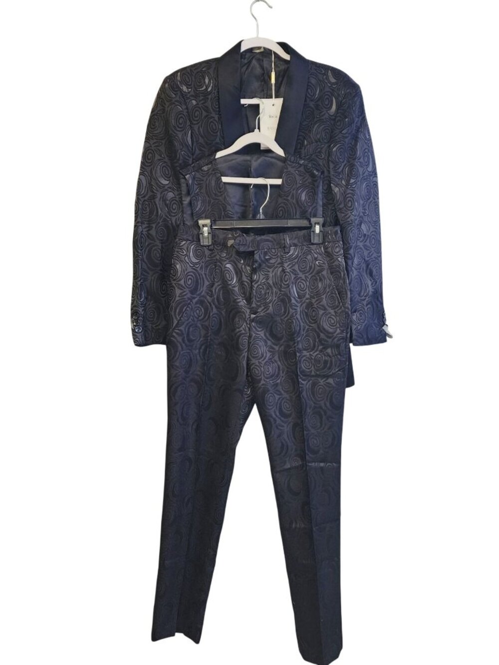 Mogu Mens Black Floral Patterned Suit  Satin Lapels Size 34 Jacket & Pants Set
